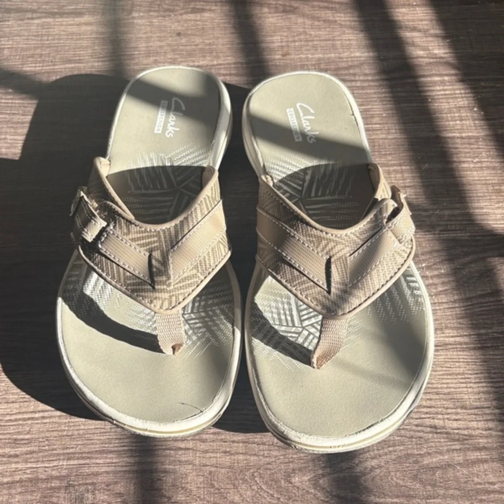 Clarks Kids Brown Flip Flops